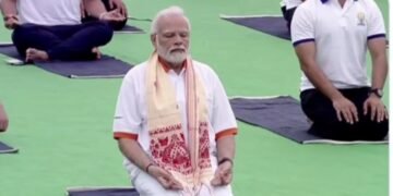 VIDEO: ಸಾಂಸ್ಕೃತಿಕ ನಗರಿಯಲ್ಲಿ ಪ್ರಧಾನಿ ಯೋಗಾ ಯೋಗ